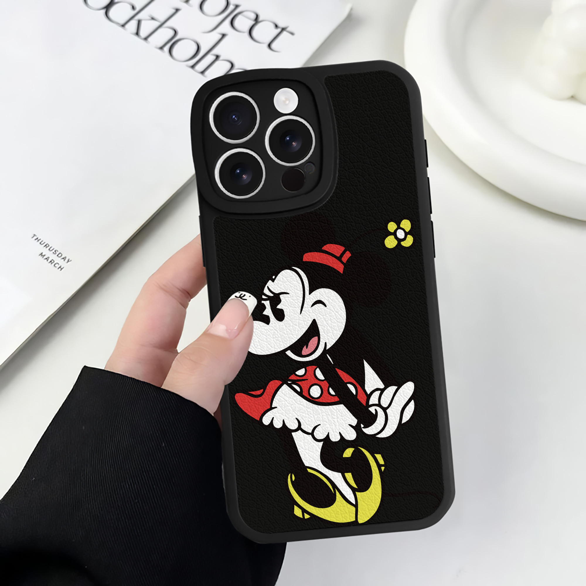 （画像用） ミッキーマウス Mickey Mouse 【iPhone 16シリーズ対応】シリコンスマホケース（レザー調） 材質：シリコン